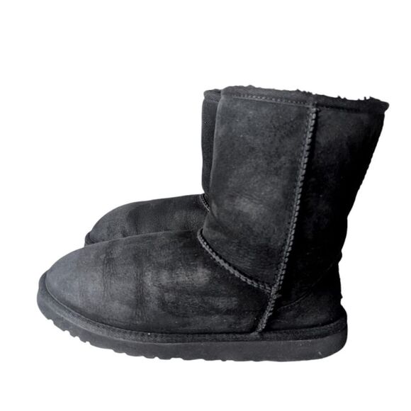 UGG Classic Short "Black" Winter Boot Size 6 - Picture 2 of 8